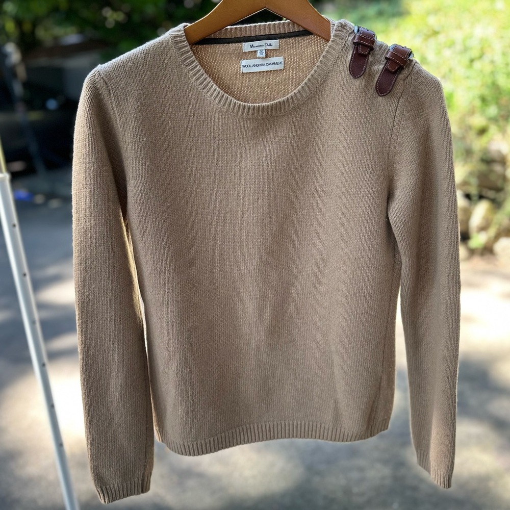 Massimo Dutti Wool cashmere blend sweater. Beige. Leather buckles. Size M.